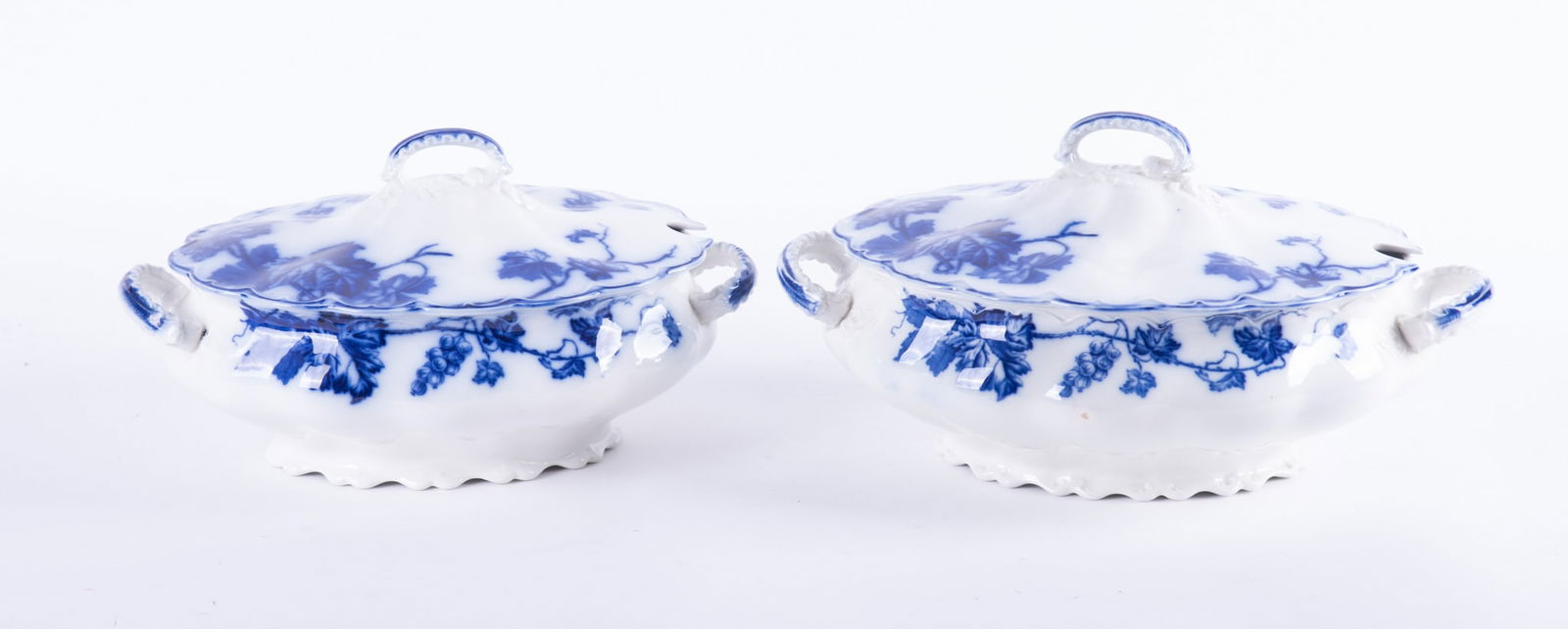 Two Large English Flow Blue Tureens, Warwick by The Johnson Brothers (1 of 4)