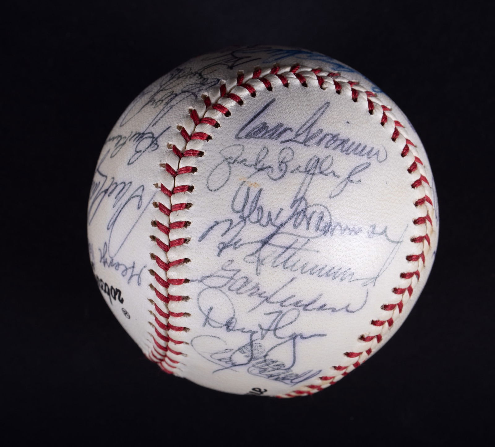 McGregor 1975 Cincinnati Reds Team Signed Baseball: McGregor 1975 Cincinnati Reds Team Signed Baseball Names including Johnny Bench, George Foster, Doug Flynn, Clay Kirby, Cesar Geronimo, Will McEnaney, Manny Sarmiento and more.