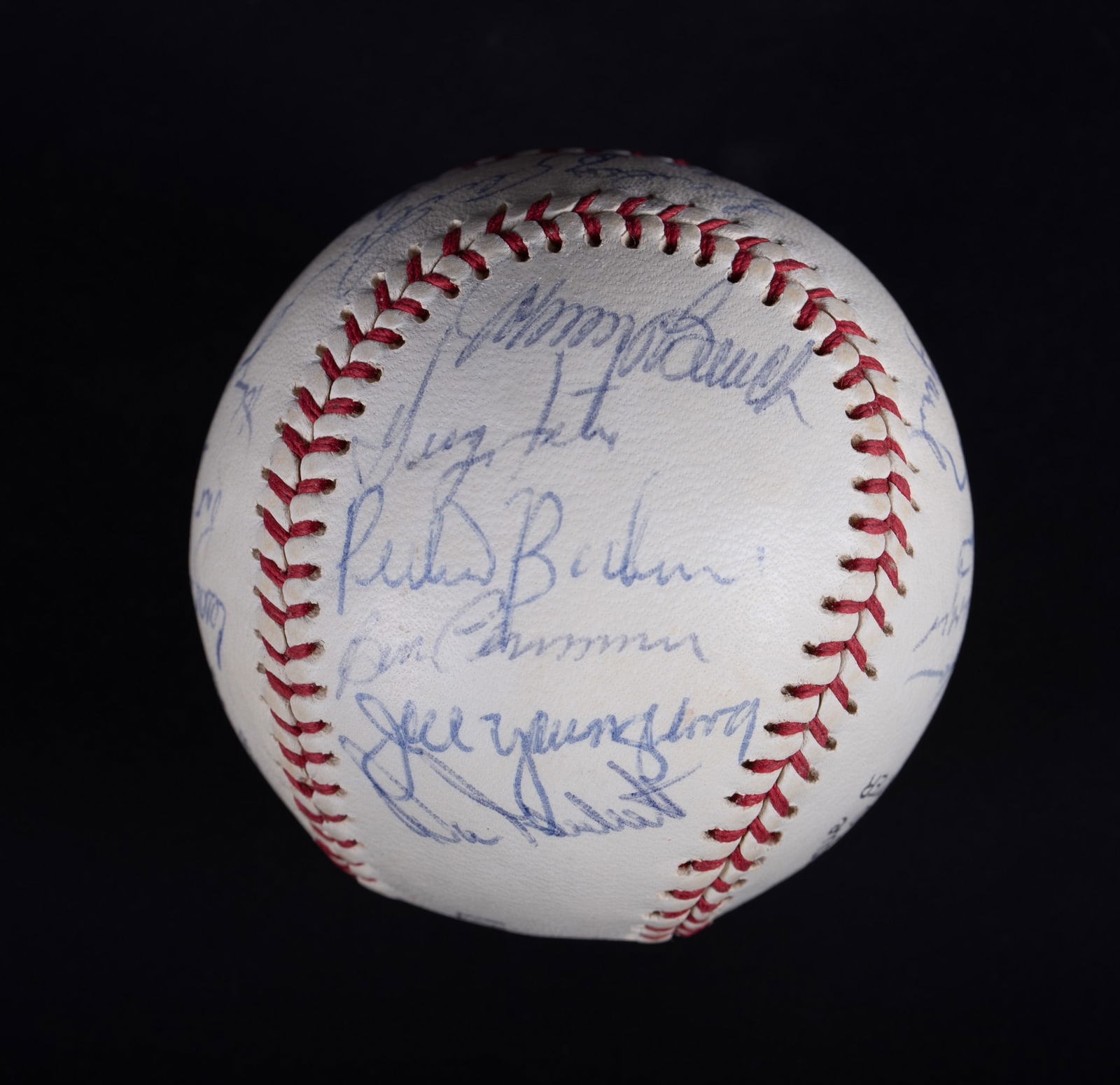 Wilson 1976 Cincinnati Reds Team Signed Baseball: Wilson 1976 Cincinnati Reds Team Signed Baseball Names include Ken Griffey, Johnny Bench, Joe Henderson, Joel Youngblood, Manny Sarmiento, Fred Norman, Caesar Geronimo, Pat Zachry, Bill Plummer and