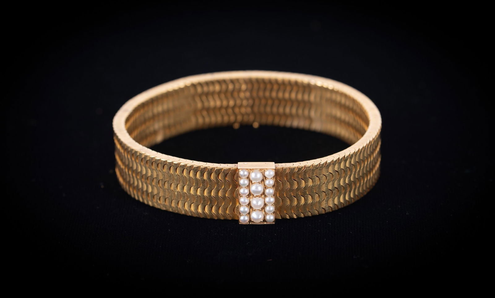 Stunning 14K Yellow Gold Bracelet with Pearl Centerpiece (1 of 3)