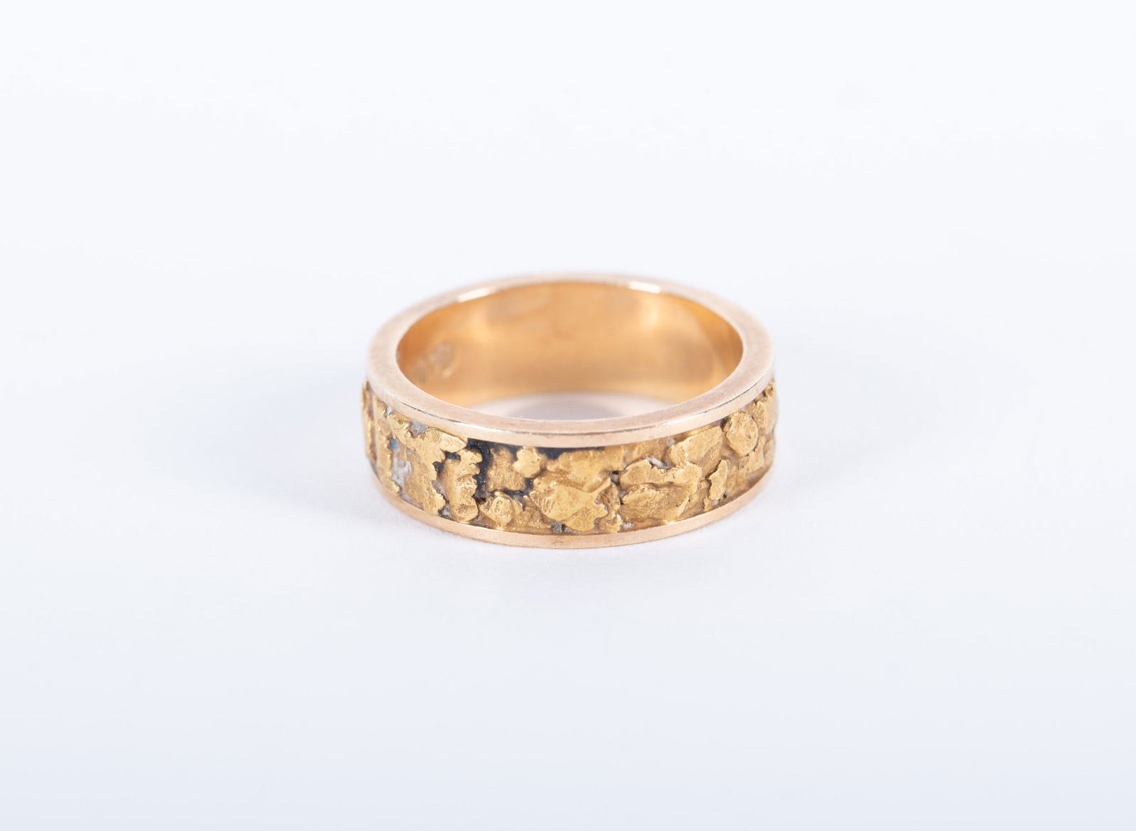 14k Yellow Gold Nugget Style Band Ring: 14k Yellow Gold Nugget Style Band RingThis good looking band is a size 6 and weighs 6.5g.