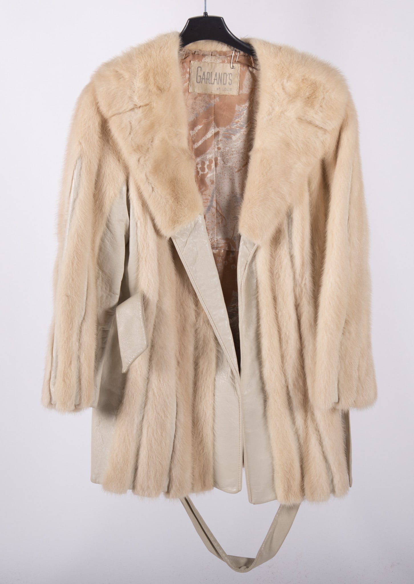 Vintage Creme Color Mink and Leather Stroller Retailed by Garlands, St. Louis (1 of 3)