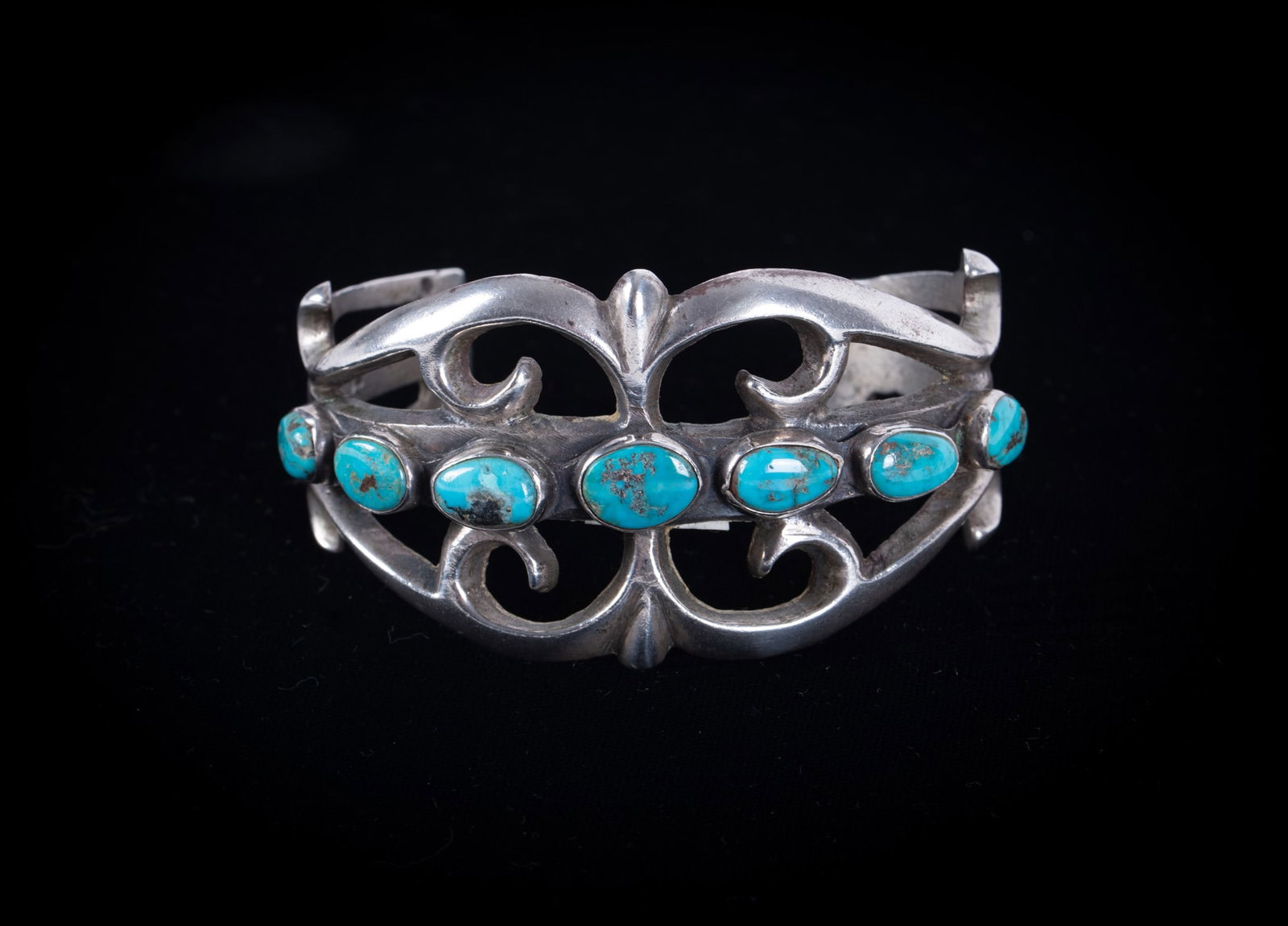 Vintage Navajo Sandcast Sterling Bracelet w/Turquoise (1 of 3)