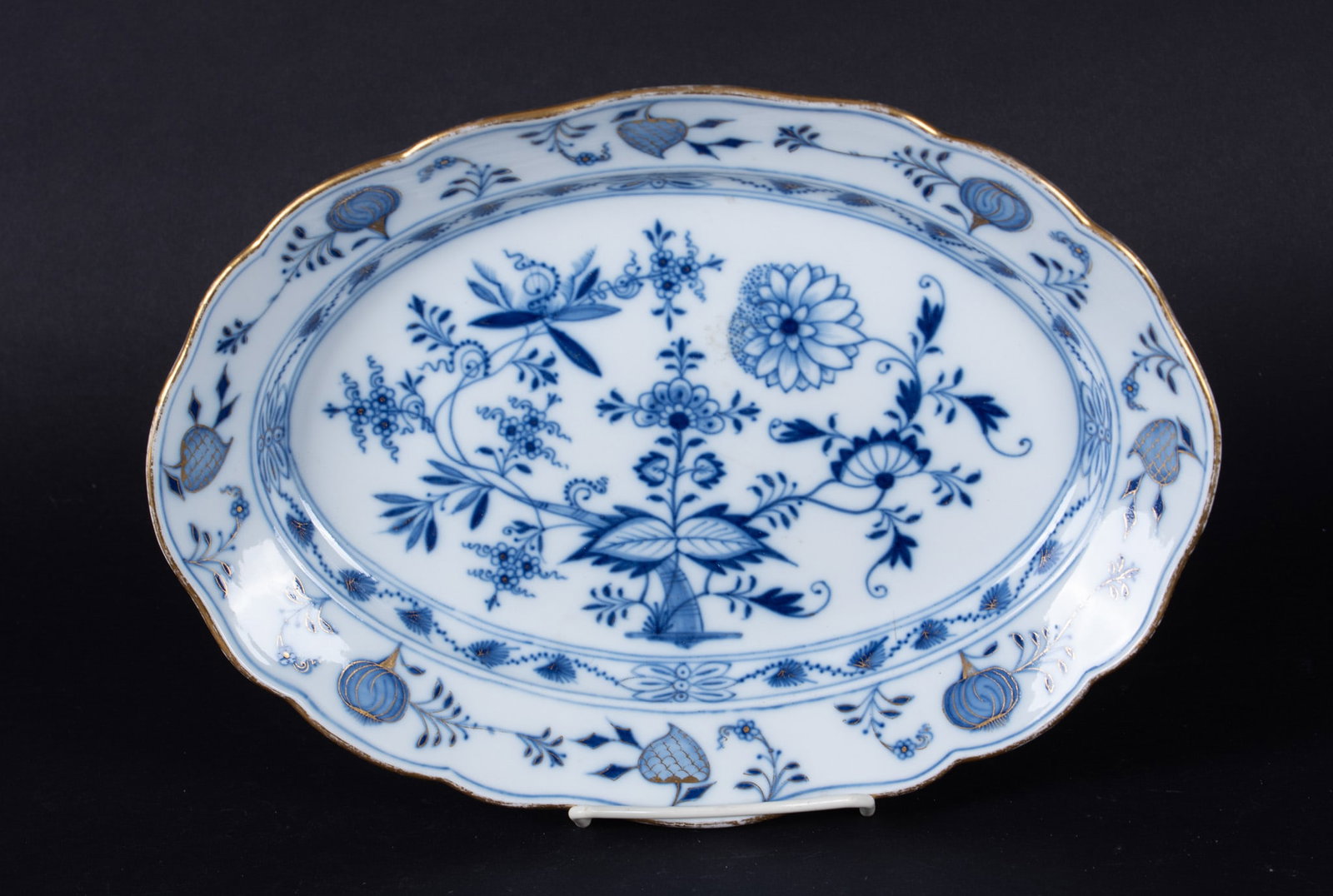 A Meissen Blue Onion Platter (1 of 3)