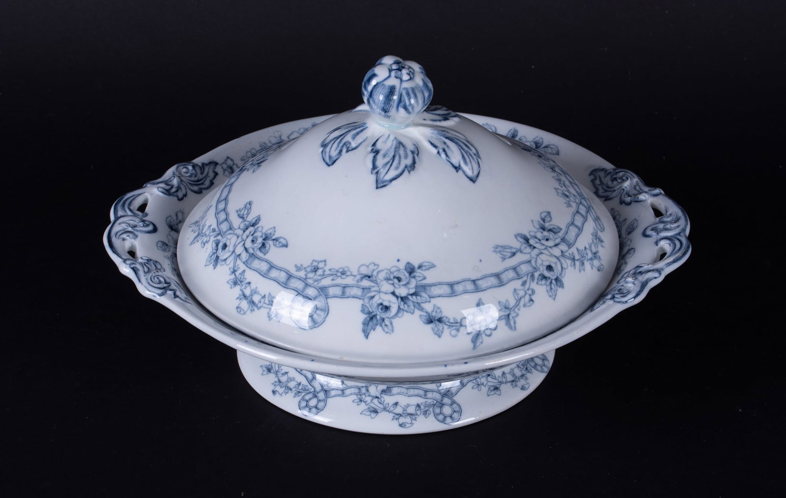 An Antique Minton Covered Serving Dish (1 of 4)
