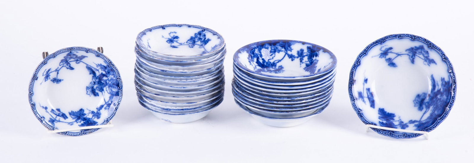 A Collection of Flow Blue Desert and Berry Bowls, Lonsdale by Ridgway (1 of 4)