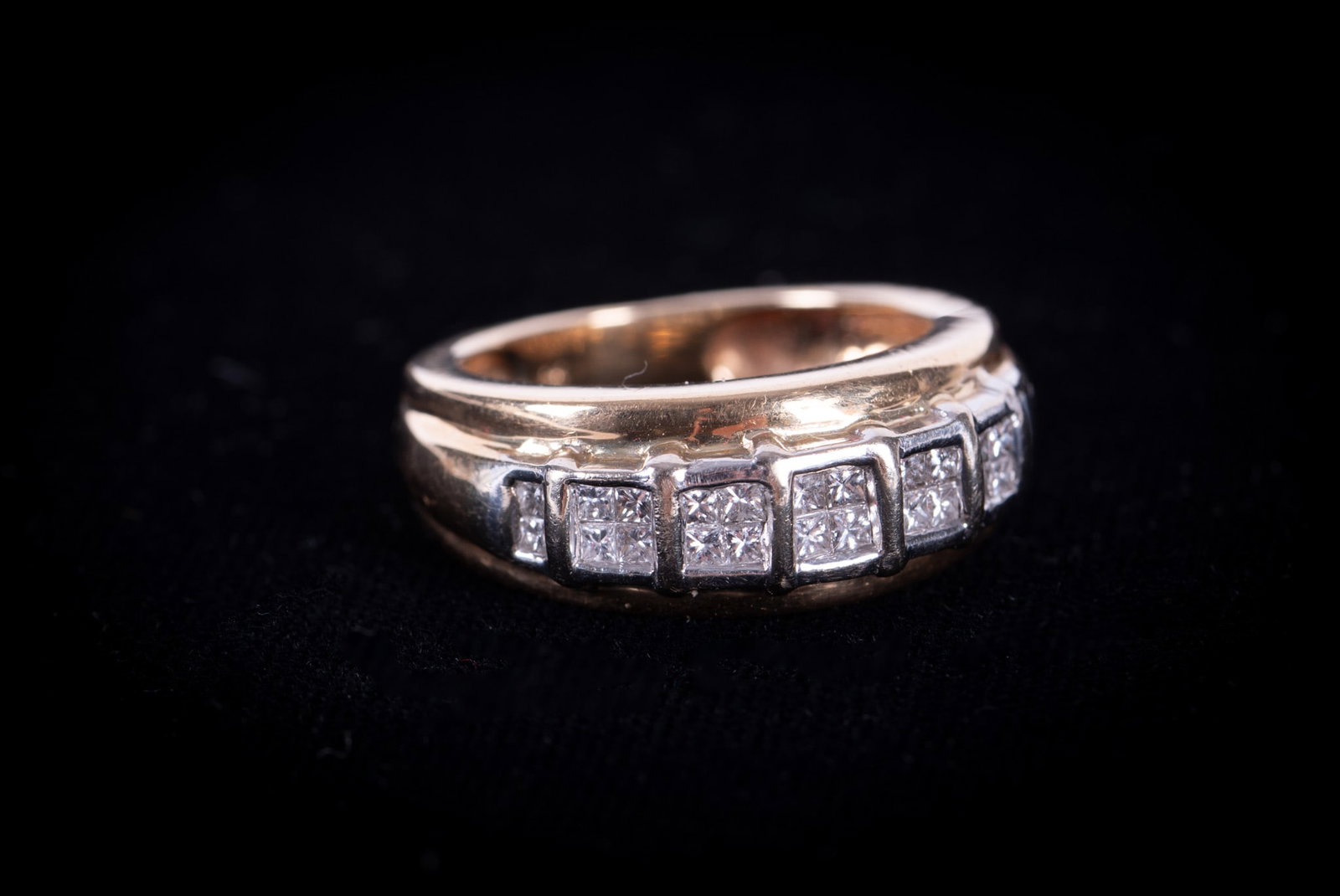 Unique 14K Yellow Gold Ring with Diamonds: This ring has a very interesting diamond design. There is a row of 5 gold squared sections containing 4 diamonds each and 2 diamonds on either side of those. The ring weighs 7.2g including stones and 