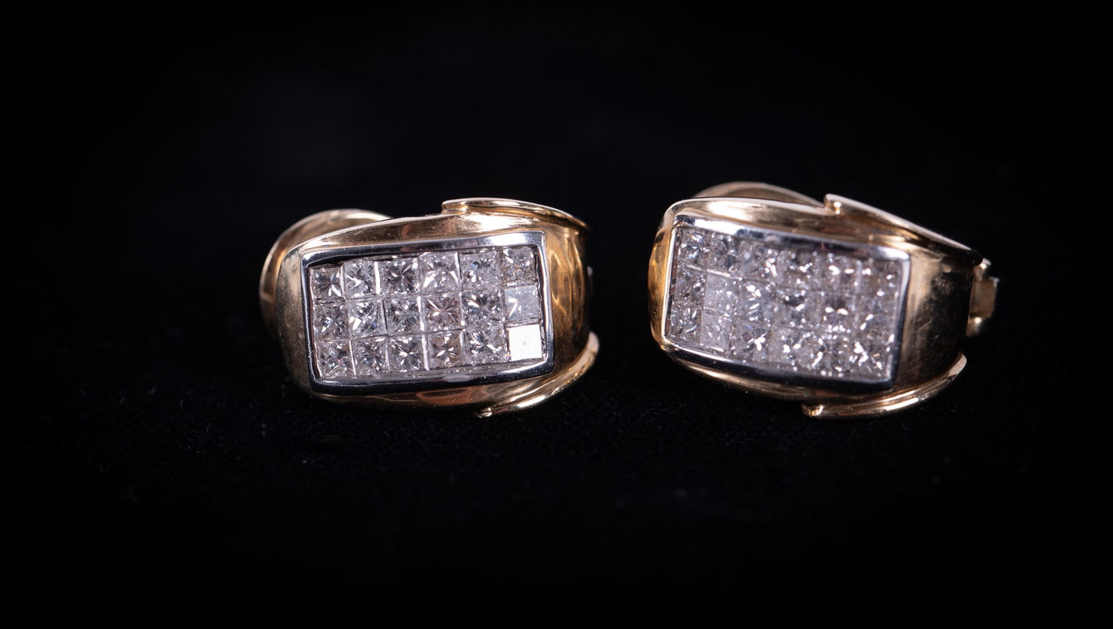 14K Yellow Gold Diamond "Huggie" Earrings: These earrings are quite nice with 36 emerald cut diamonds weighing approximately 1.50ctw. Gold weight including stones is 9.2g.