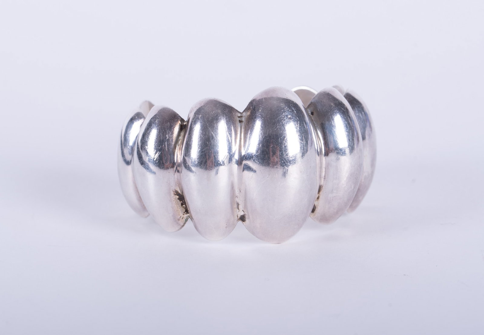 Sterling Mexico 925 Silver Cuff Bracelet: marked MMP, 925, Mexico, cuff connecting in large oval melon shapes, inside diameter 2 1/8 inches; weight 1.670 troy ounces.