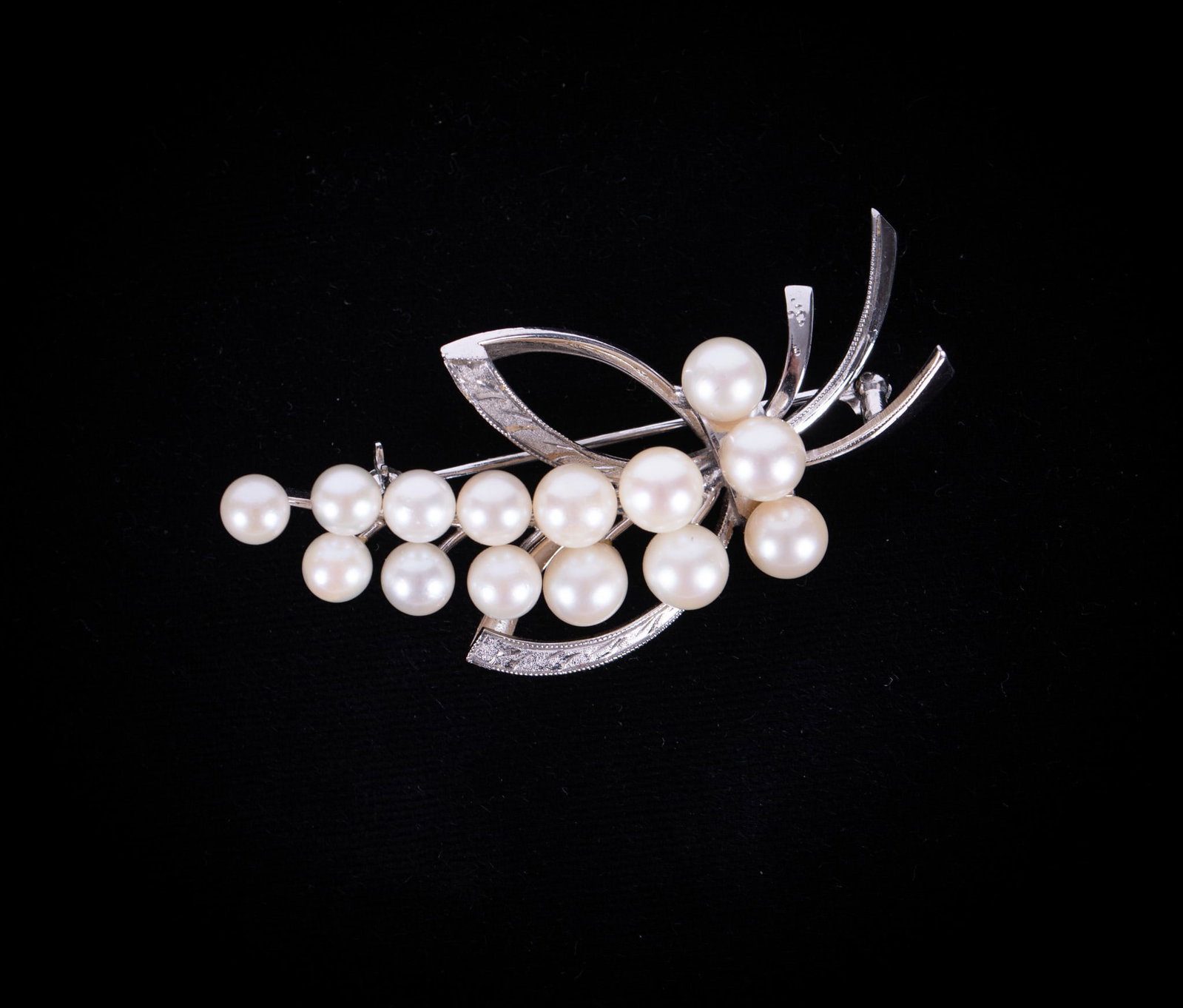 Japanese Sterling Akoya Cultured Pearl Brooch: This lovely brooch has 14 pearls with the largest being 6.30mm to the smallest being 5mm. It measures 2 1/4 inches long and the weight including pearls is 10.14g.