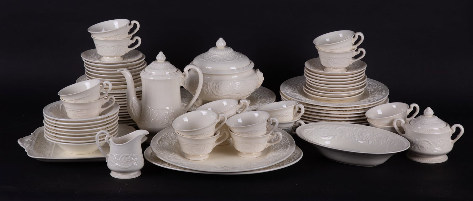 A Wedgwood Patrician Porcelain Dinner Service (1 of 4)
