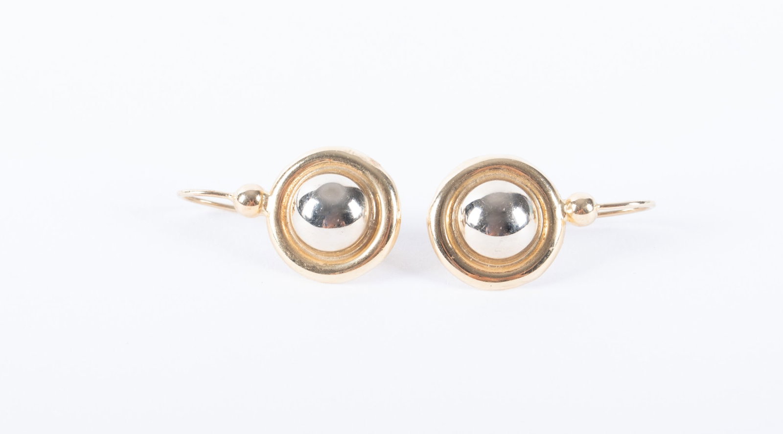 Italian 14K Yellow Gold Ball Drop Earrings: Italian 14K Yellow Gold Ball Drop Earrings These earrings are 1 inch long and weigh 4.7g. The center ball on one of the earrings has a very slight dent, otherwise in good condition. Along with the 14K