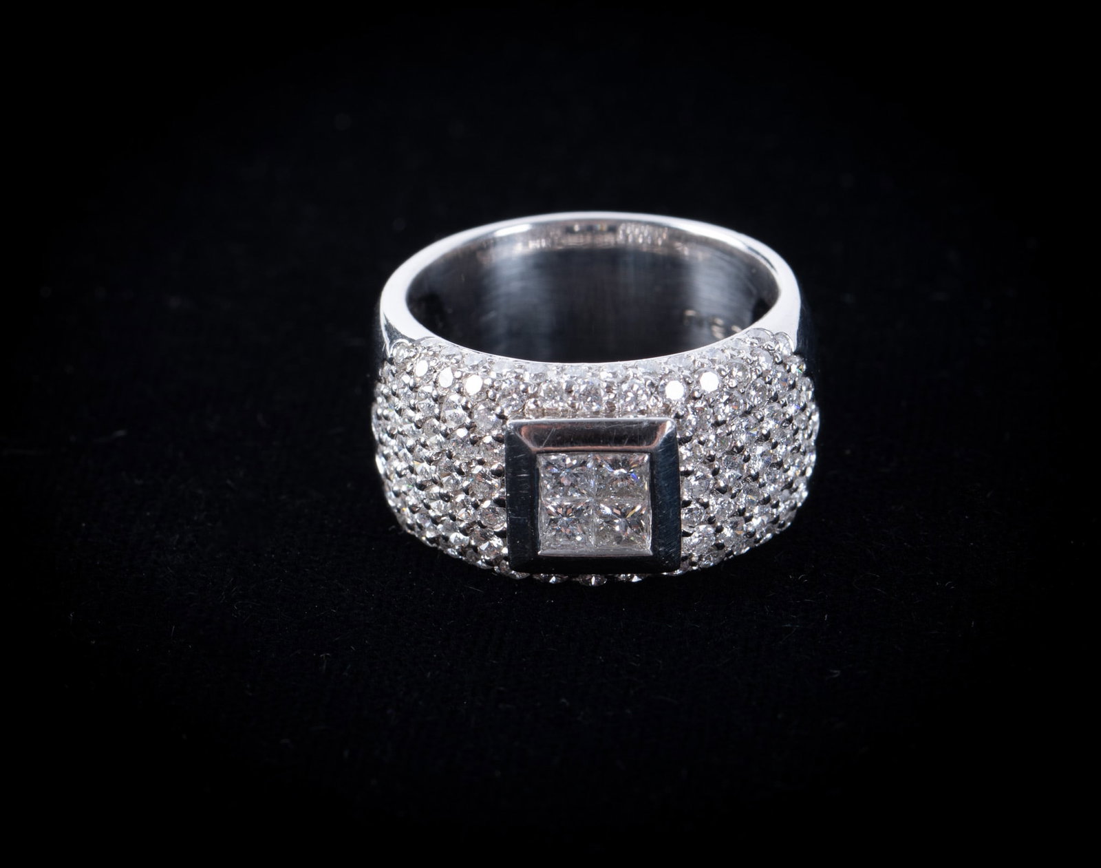 Gorgeous Platinum Pave' Set Diamond Ring: Gorgeous Platinum Pave' Set Diamond Ring This ring has approximately 1CTW in diamonds. The center square bezel set diamonds are princess cut with surrounding round diamonds. On the inside of the ring,