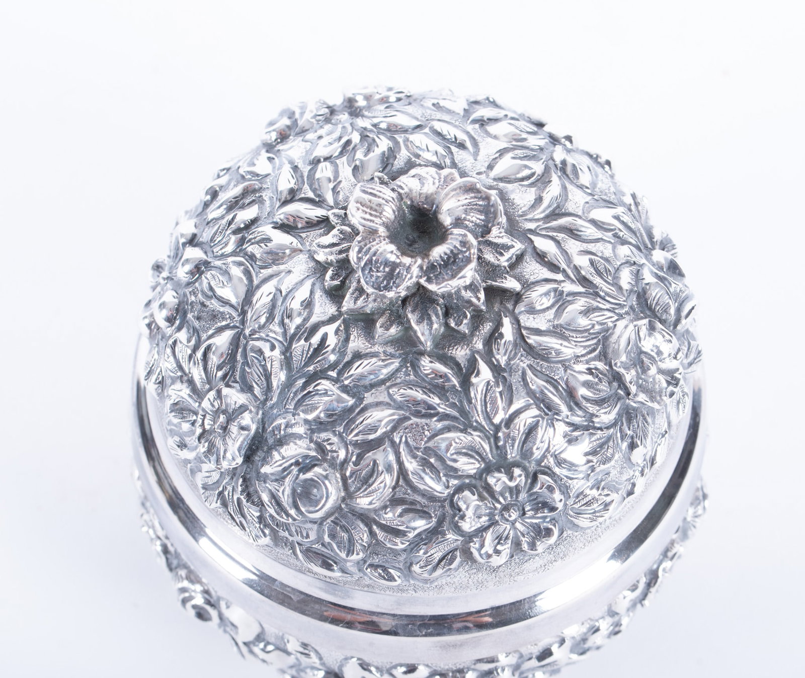 A 900 Silver Repousse Box - 2
