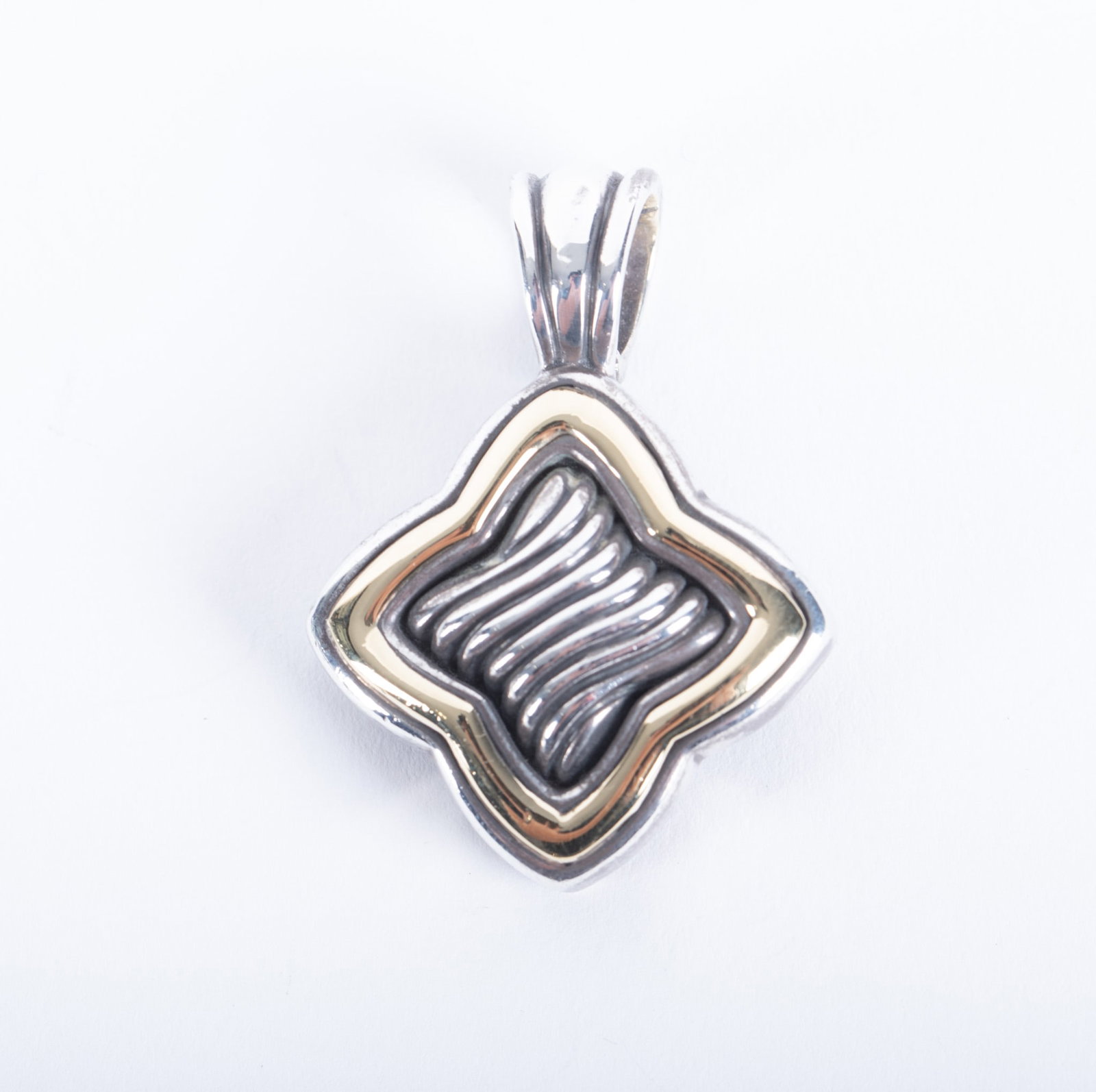 David Yurman Pendant - Sterling Silver & 18K Yellow Gold: David Yurman Pendant - Sterling Silver & 18K Yellow Gold This is a David Yurman two tone quatrefoil pendant enhancer. It measures 39 x 28mm & weighs 14.9g.