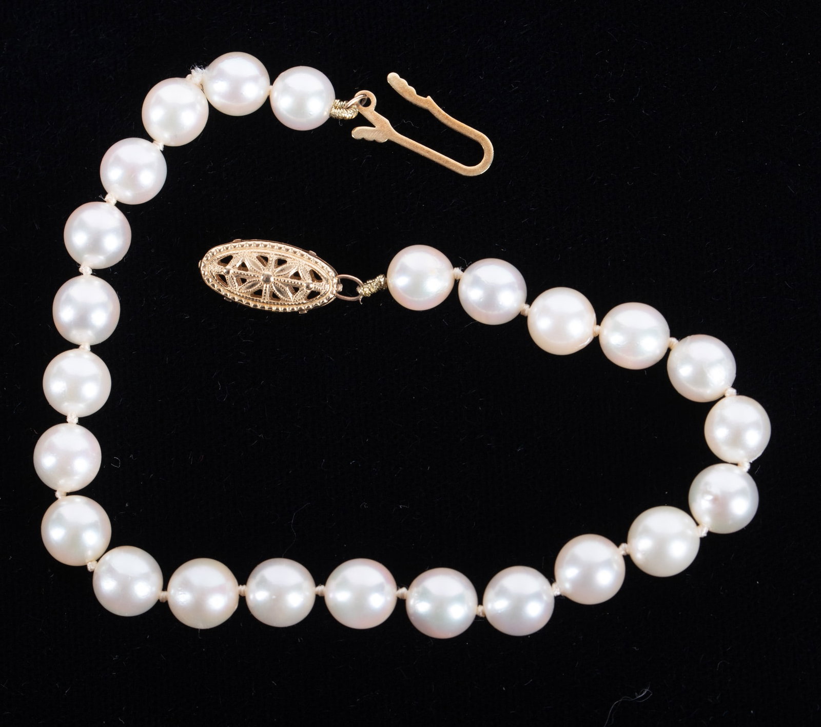 Cultured Pearl Bracelet with 14K Gold Clasp: Cultured Pearl Bracelet with 14K Gold Clasp The pearls in this bracelet measure 6.50mm and the length is 7 1/2 inches with clasp.