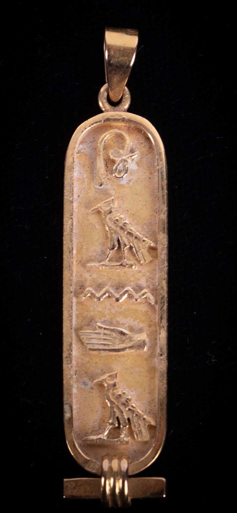 18K Yellow Gold Egyptian Cartouche Pendant: 18K Yellow Gold Egyptian Cartouche Pendant The pendant is 1 3/4 inches long and weighs 4.4g.