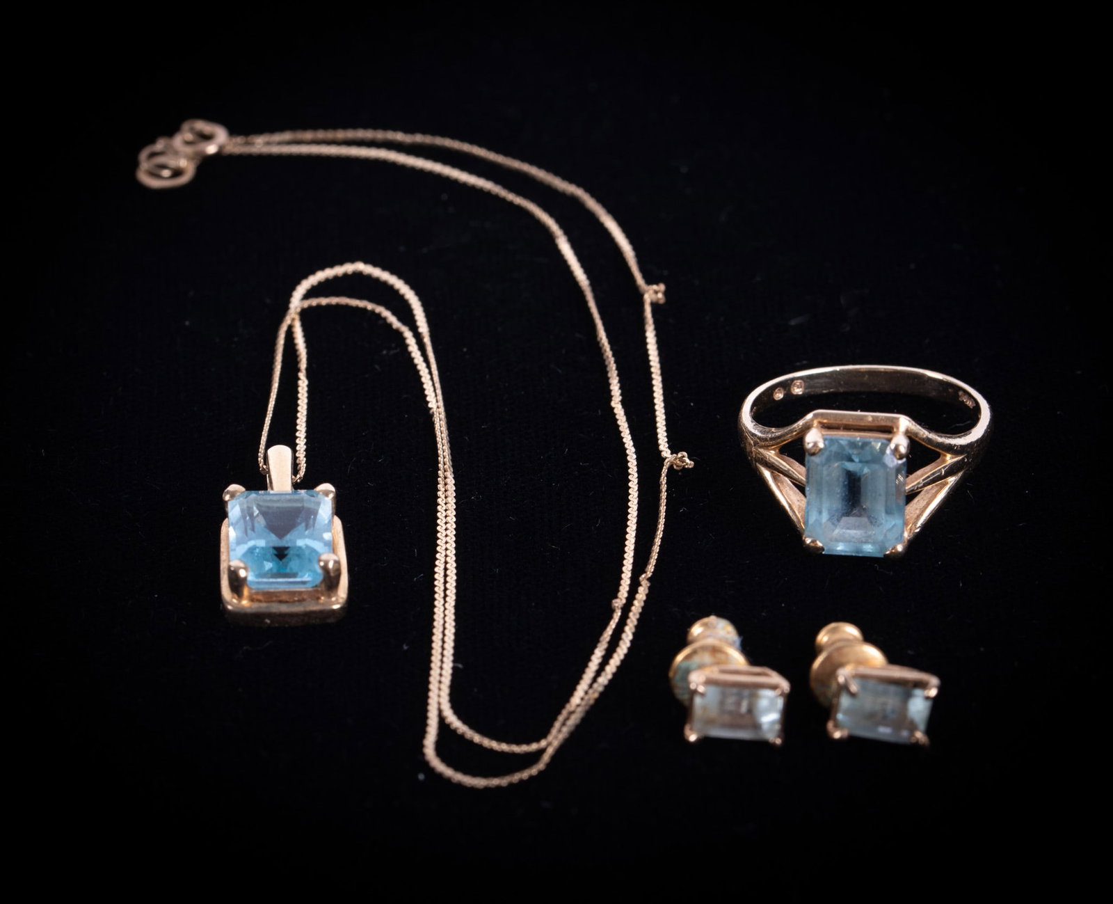 14K Yellow Gold Earrings, Pendant & Ring set with Blue Topaz: 14K Yellow Gold Earrings, Pendant & Ring set with Blue Topaz The stone in the size 6 ring measures 9x7mm, as does the one in the pendant. The 16 inch chain has some imperfections. The earring stones m