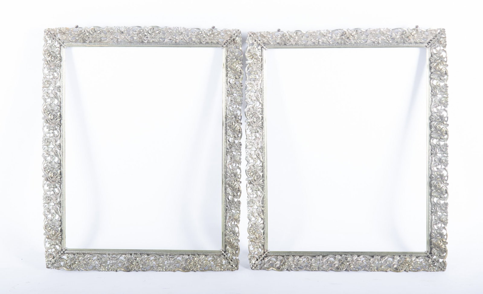 A Pair of Art Nouveau Plated Silver Picture Frames (1 of 3)