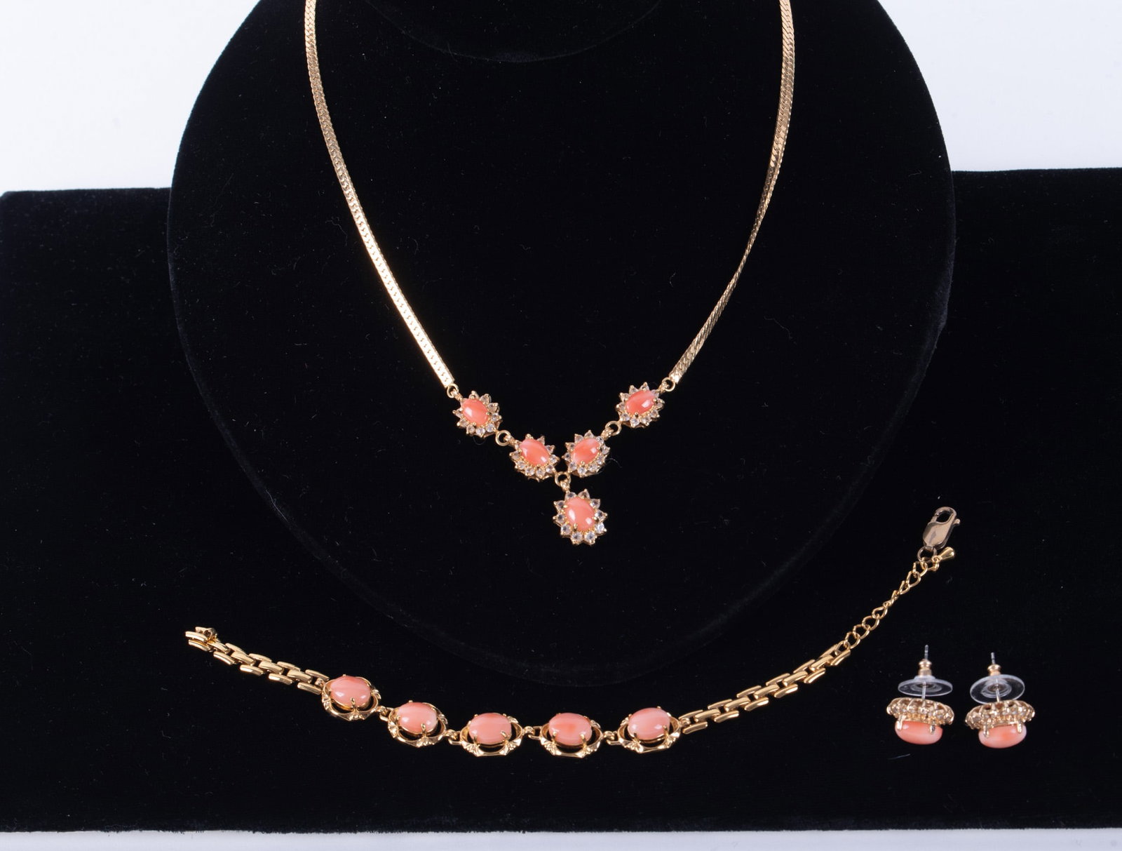 10K Yellow Gold, Coral & Diamond Parure: 10K Yellow Gold, Coral & Diamond Parure This set includes a necklace that measures 15 1/4 inches with a 1 1/2 inch extension chain. It has 5 coral pieces surrounded by diamonds. The panther link brace