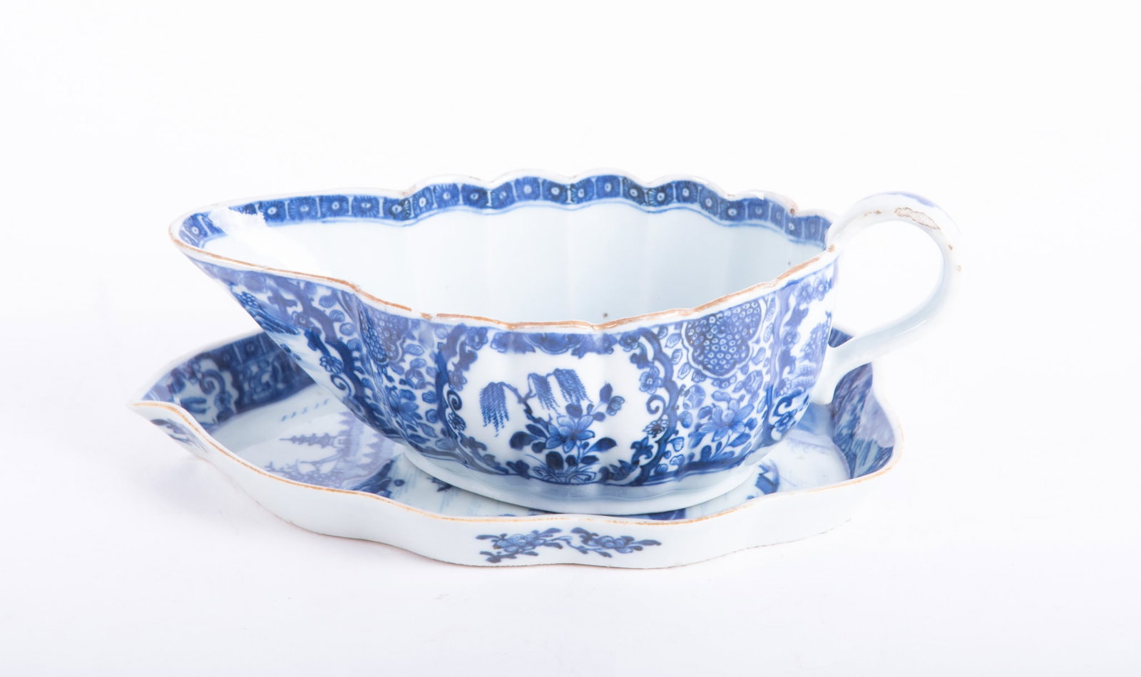 An 18th Century Chinese Export Blue and White Porcelain Sauce Boat and Underplate (1 of 4)