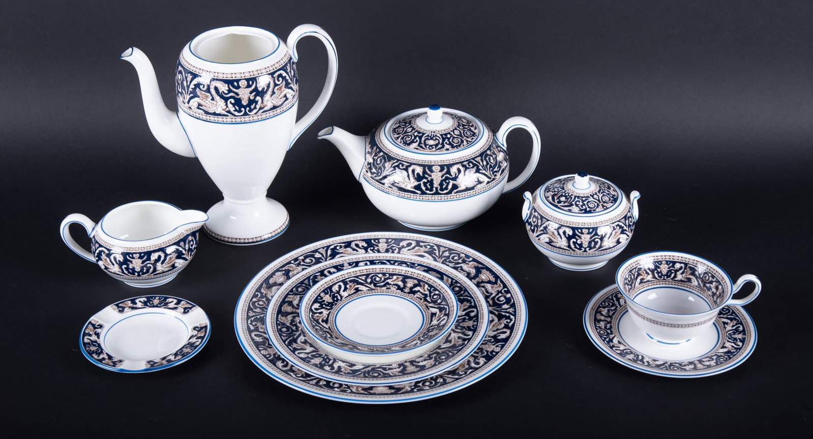 Wedgwood Florentine Pattern Porcelain Dinner Service (1 of 5)