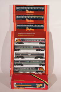 Hornby OO Gauge Advance Passenger Train Pack; Hornby OO Gauge HST Inter-City 125; and set of: Hornby OO Gauge Advance Passenger Train Pack; Hornby OO Gauge HST Inter-City 125; and set of Coaches R425 to 427, all excellent and boxed (5) The Dallimore Collection