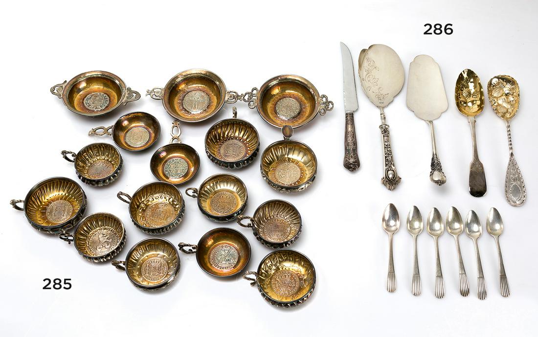 Lot of eleven pieces of silver: Silver set composed of: six coffee spoons and four pieces of cutlery, with different brands. Weight: 540 gr total. Attached is a metal fruit spoon..