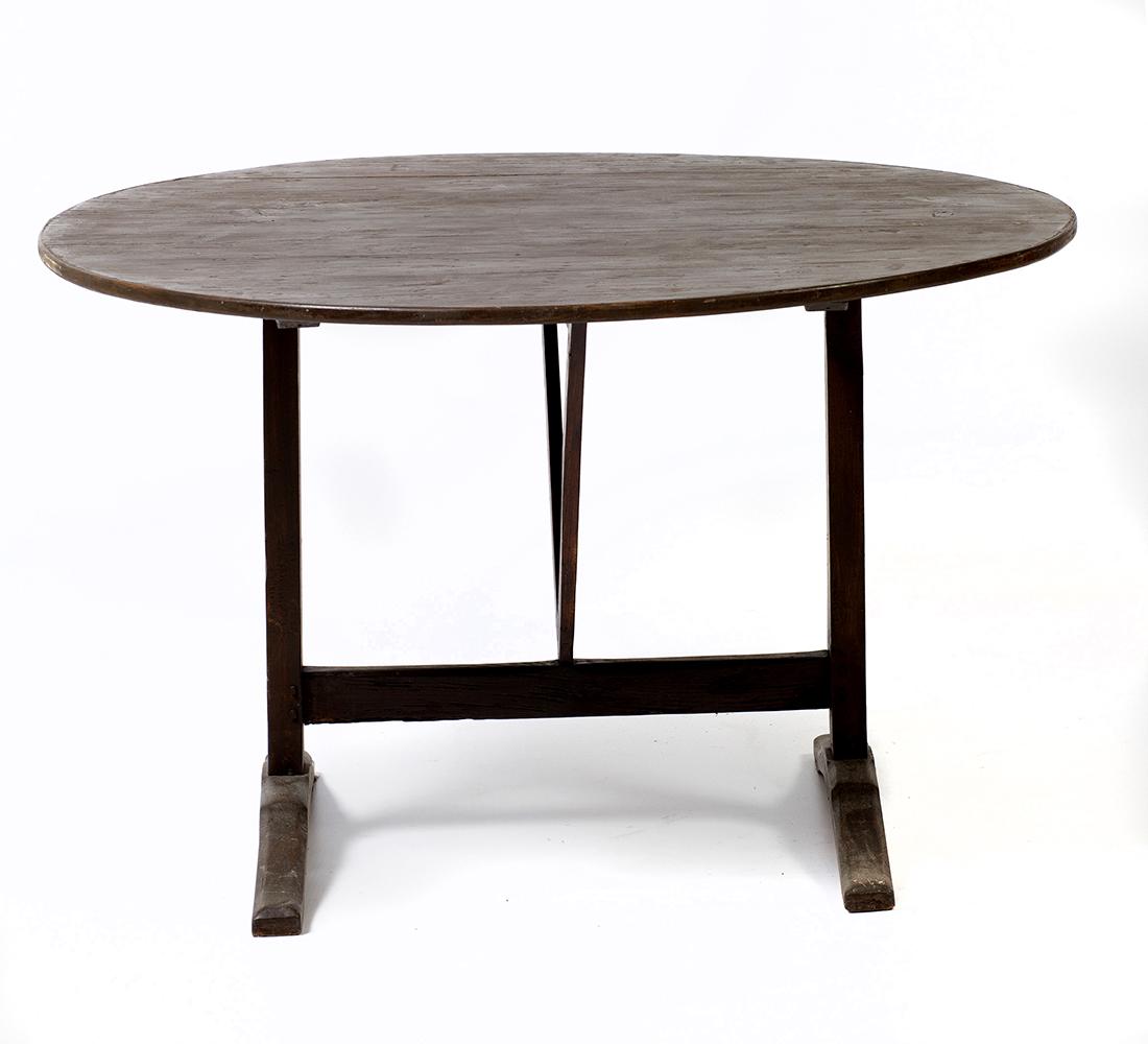 Folding circular table (1 of 1)