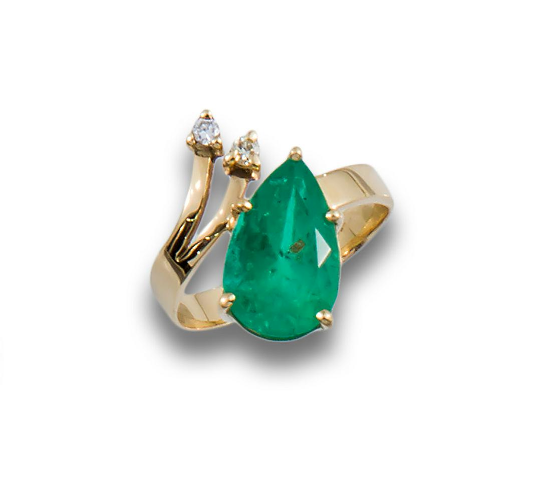 YELLOW GOLD RING WITH EMERALD 4.25CTS (1 of 1)