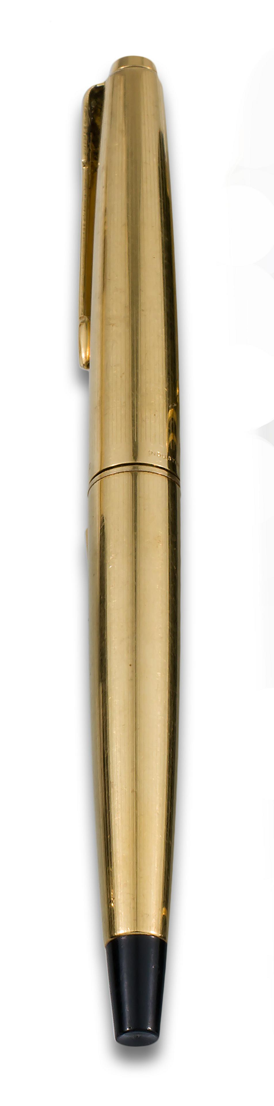 PARKER PEN: PARKER gold-plated metal and resin pen, metal nib, cartridge refill