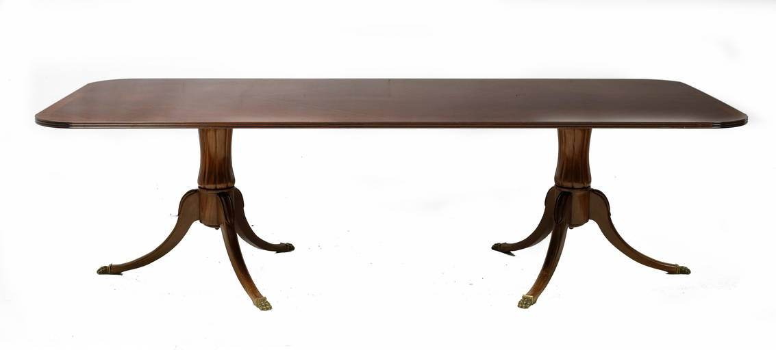 English style dining table, mid 20th century. (0883) on Jun 15, 2022 Ansorena in Madrid