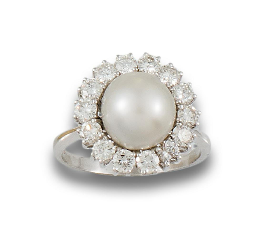 WHITE GOLD.   18kt white gold rosette ring (1 of 1)