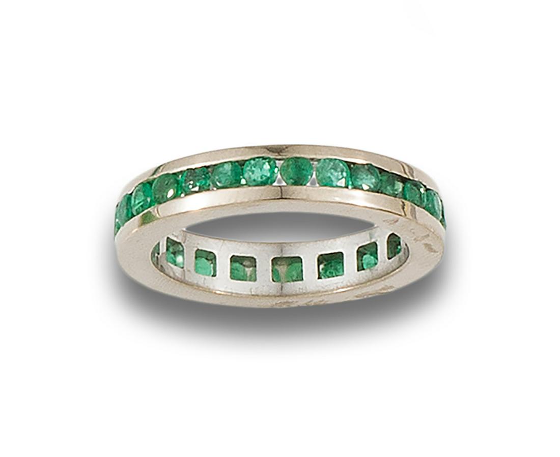 Endless 18kt white gold wedding band made up of brilliant-cut emeralds set on rails. (1 of 1)
