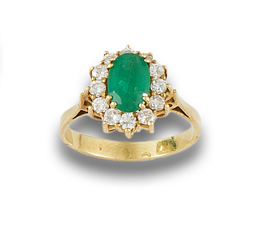 Rosette ring in 18kt yellow gold composed of a central oval-cut emerald. (1 of 1)