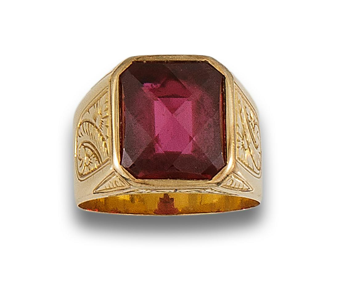 18kt yellow gold signet ring with faceted crystal center. (1 of 1)