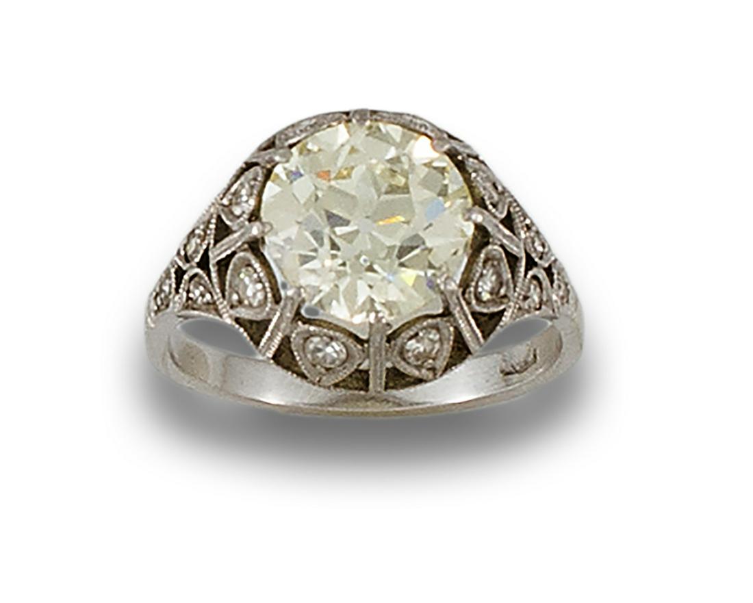 Solitaire ring in 18kt white gold with geometric openwork setting. (1 of 1)