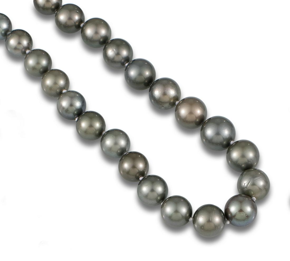 Necklace made up of 35 tahiti pearls (1 of 1)