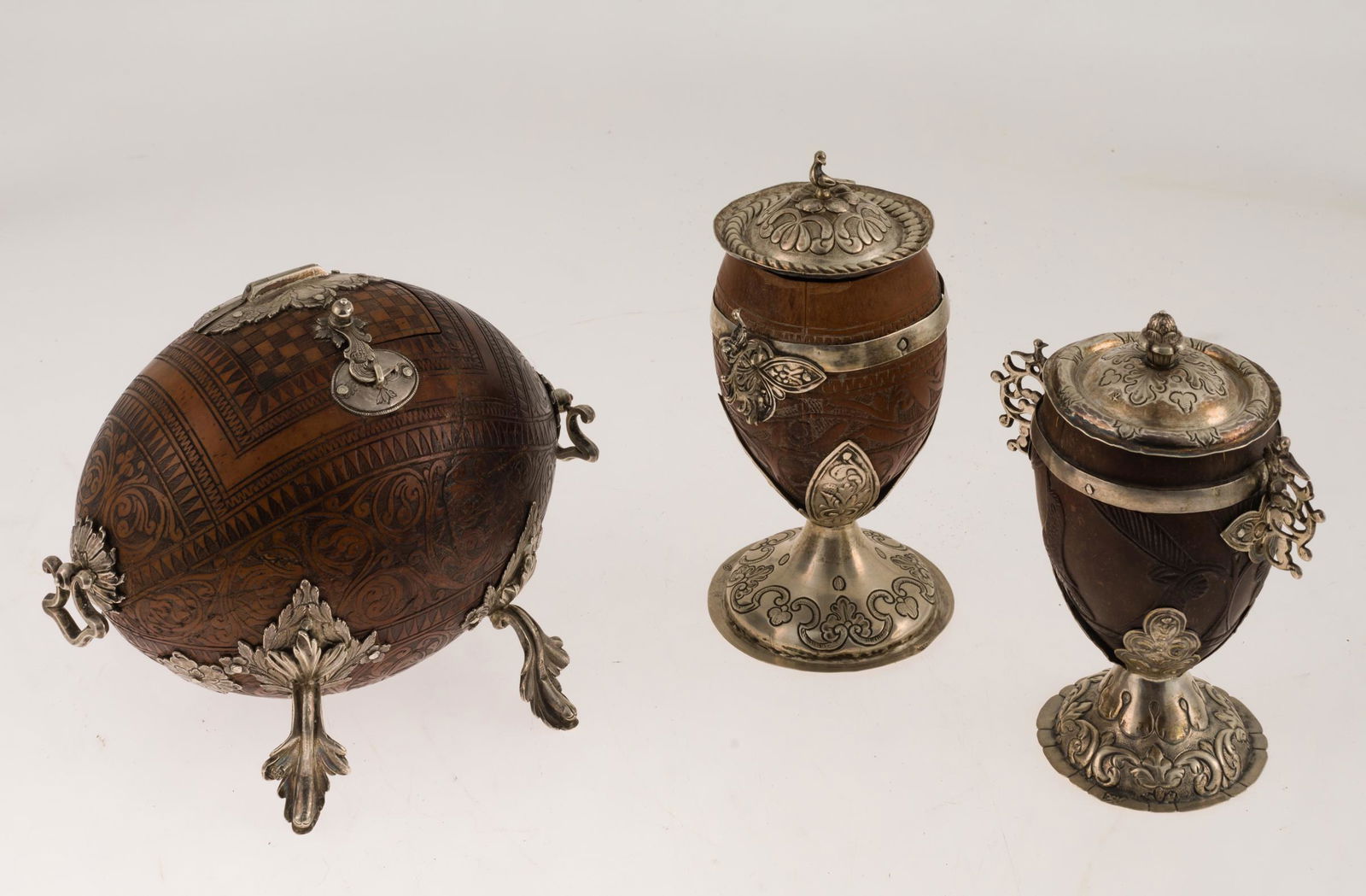 Lot consists of two bowls and a tobacco bowl, Guatemala, S.XVIII. (1 of 1)