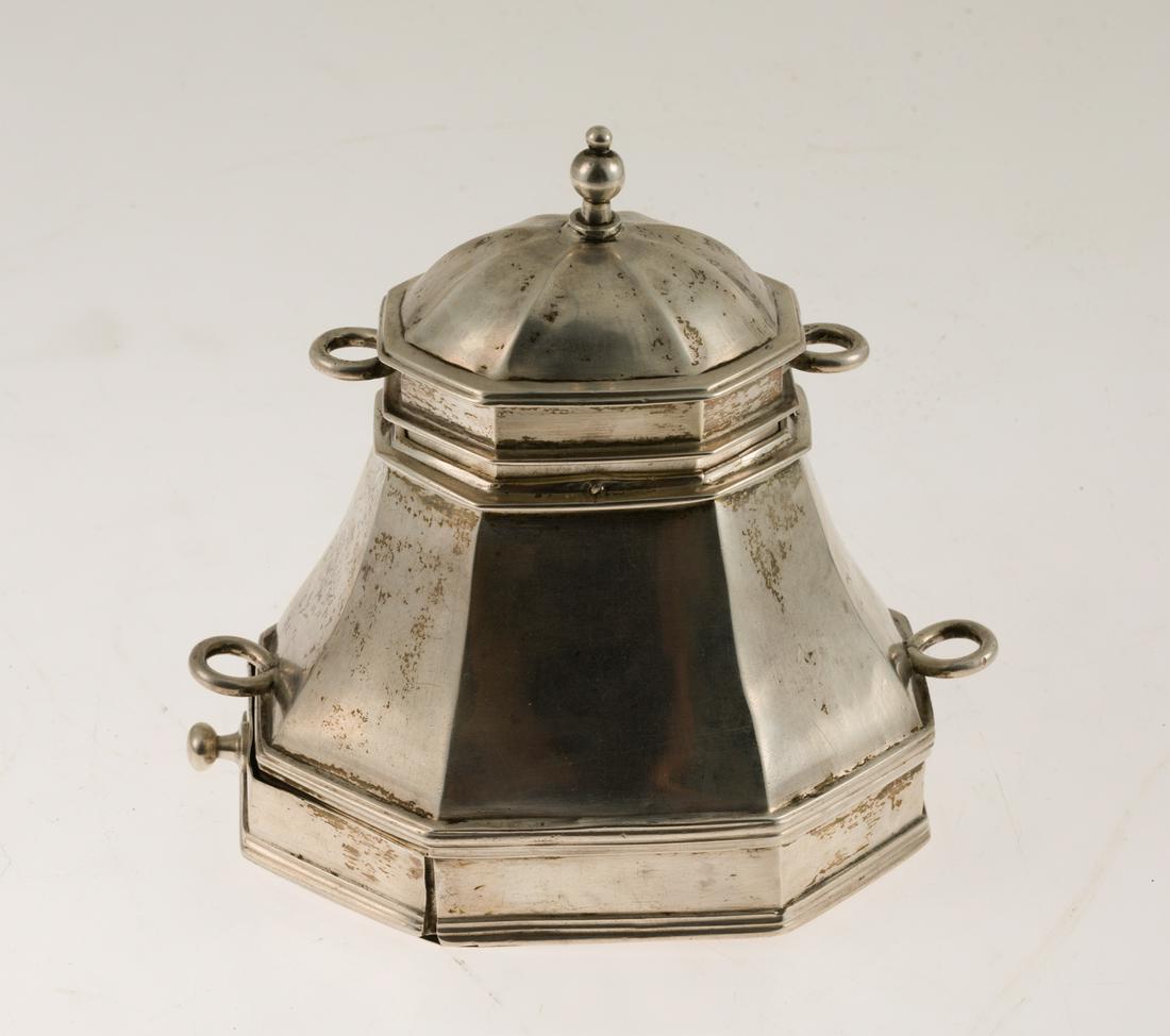 Apothecary case in silver, with marks of Madrid Villa y Corte, 1742, silversmith Manuel de Esgueva (1 of 1)