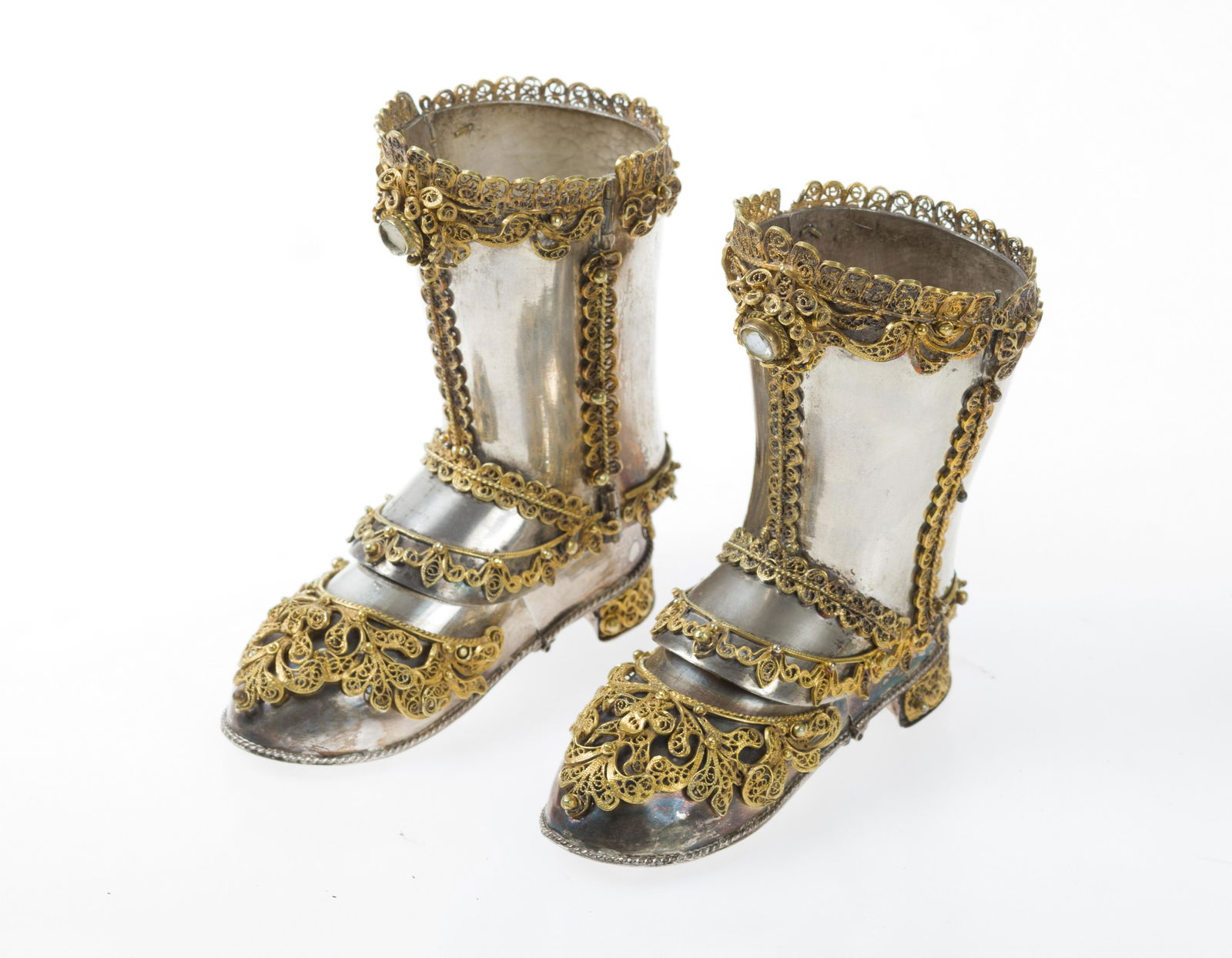 Pair of booties made in silver in its colour, and gilded silver, 18th century, from a dress image. (1 of 1)