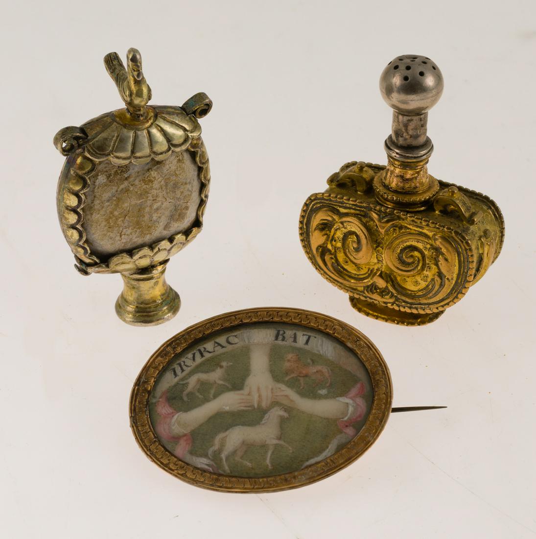 Gilt bronze brooch, with painted miniature of three hands joined together with the inscription Irura (1 of 1)