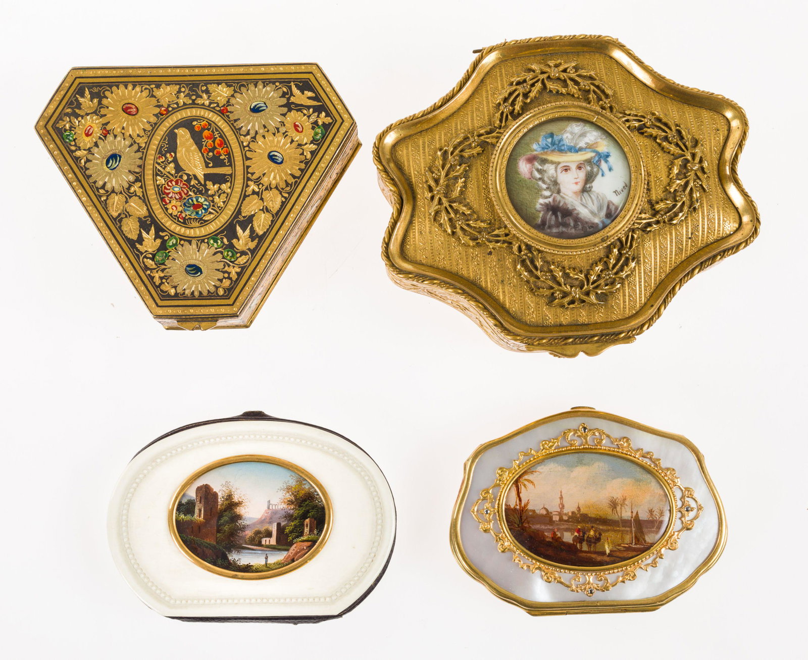 In gilt metal with flower and bird decoration on the central bracket. Measurements: 10 x 7.5 cm: In gilt metal with flower and bird decoration on the central bracket. Measurements: 10 x 7.5 cm