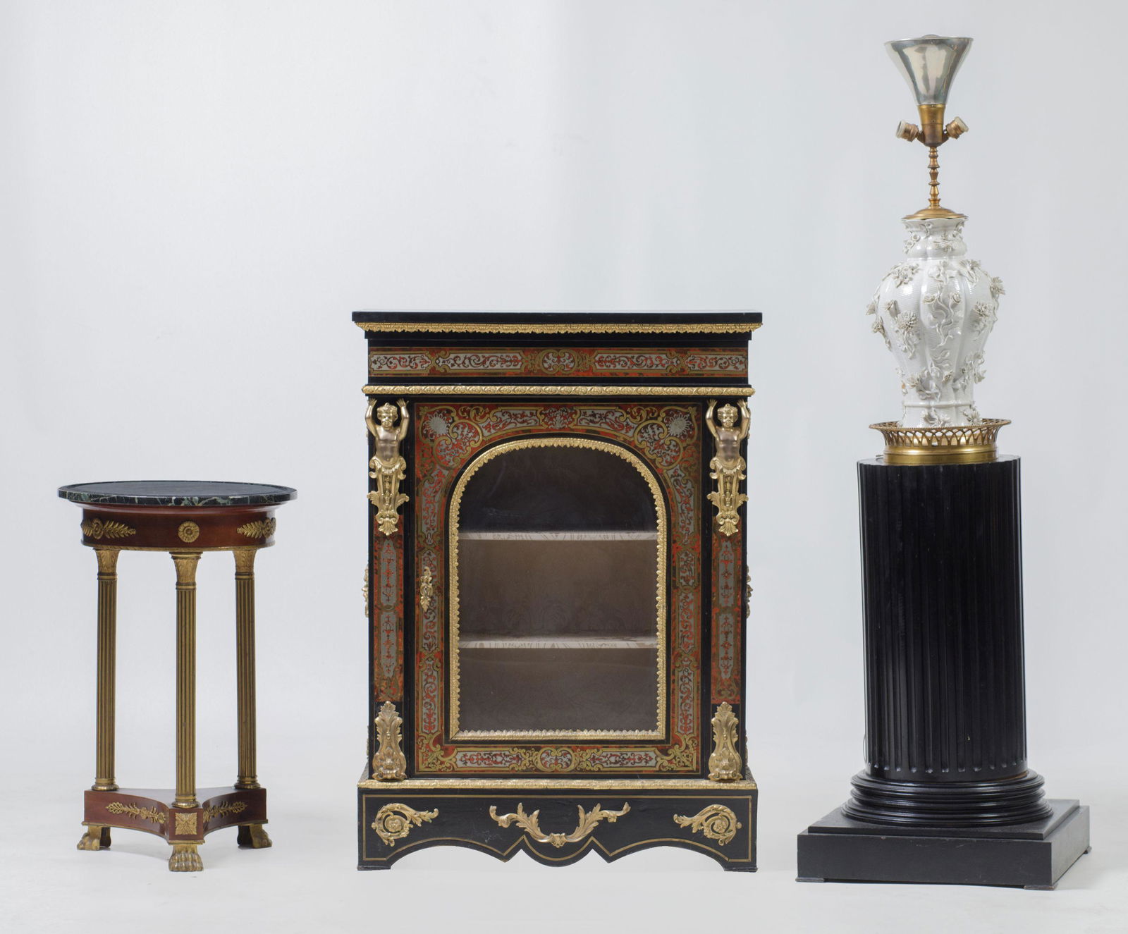 Glass door and three shelves inside. Needs review. Measurements: 115 x 83 x 38 cm (1 of 1)