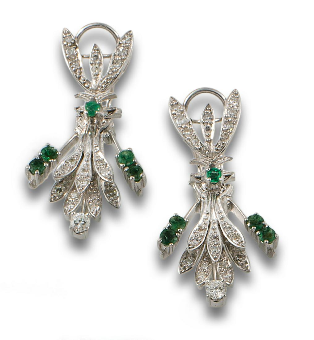 Made up of vegetable elements studded with diamonds, simple cut and emerald details, round cut, set (1 of 1)