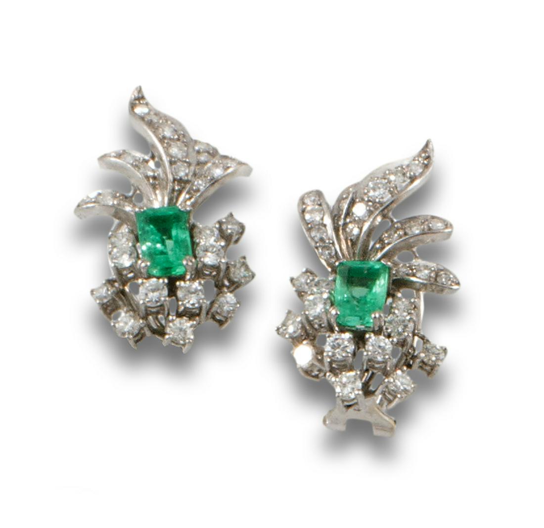 Of vegetal forms, with emerald center in its size, estimated total weight of 1.50 ct. with diamond (1 of 1)