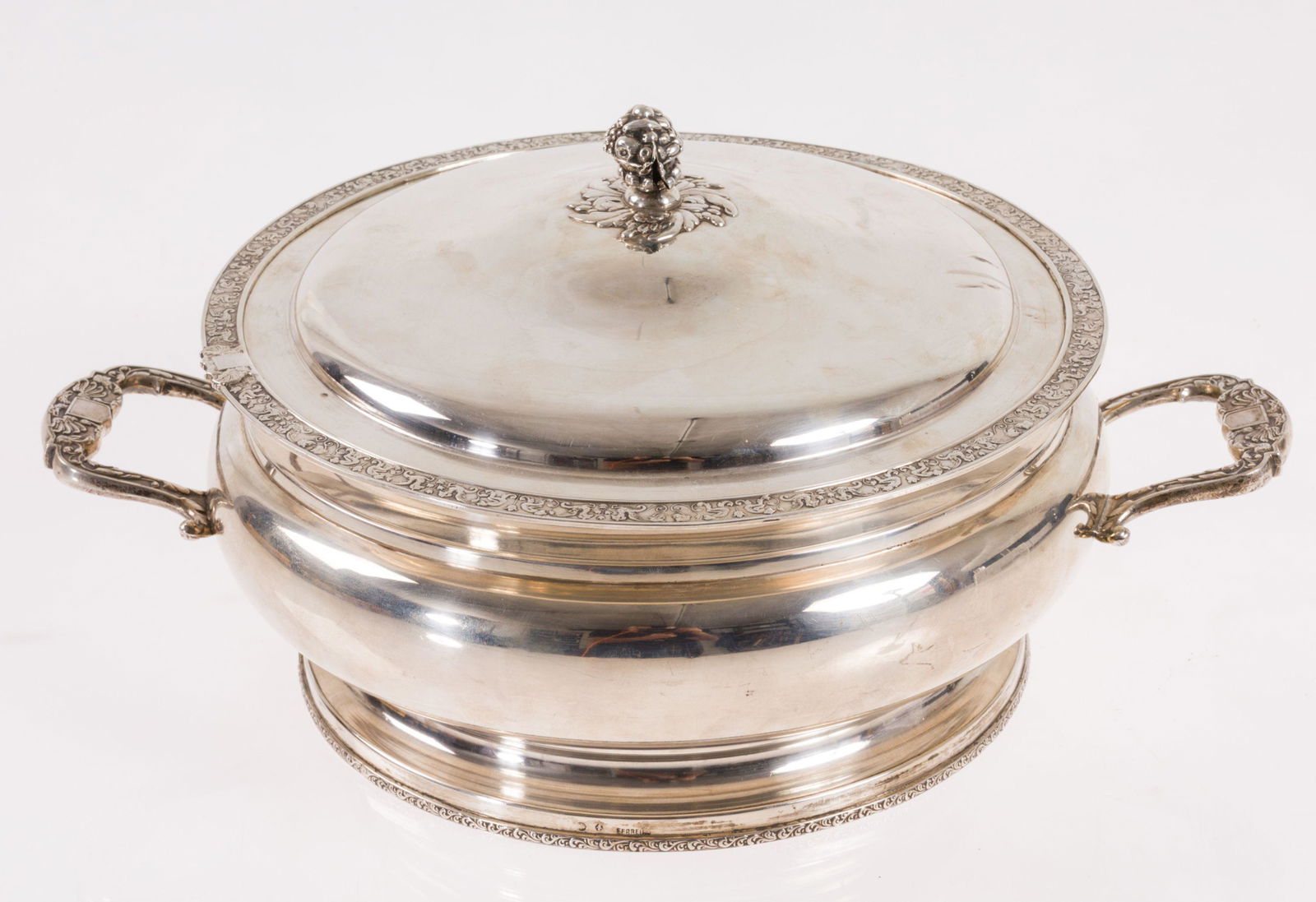 With lid topped by fruits and eaves with Neo-Renaissance motifs. Handles with heraldic motifs. (1 of 1)