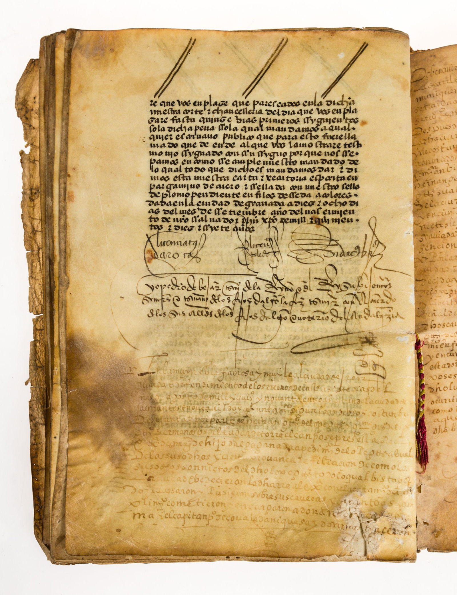 Letter of Privilege of Carlos I: Letter of Privilege of Carlos I in favor of Alonso Lope Gutierrez and Torre del Campo, Jaen. Signed in Granada, on September 18, 1517. 24h on parchment + a capitular folder in gold, blue and red Measu