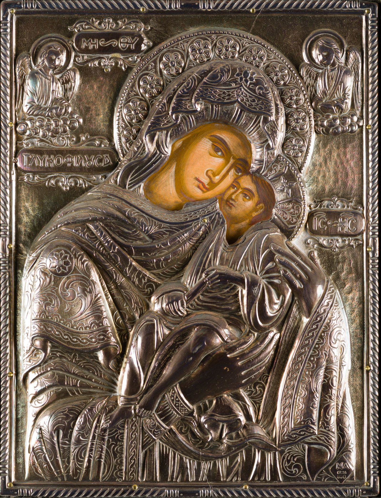 RUSSIAN SCHOOL (20th century) "Madonna with Child": Tempera on panel With contrasting silver rib, law 950. Marks in the lower right corner. Measurements: 24 x 19 cm