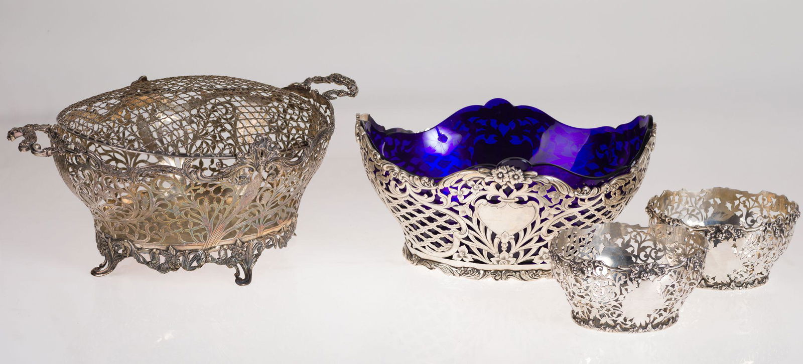 Basket-shaped silver center, London, 1896 (1 of 1)